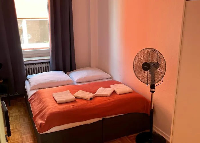 Private At Heumarkt, Center Hostel Κολωνία