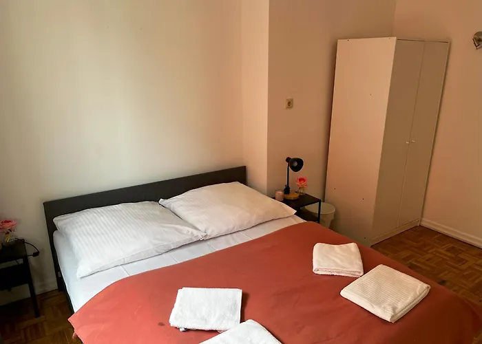 Private At Heumarkt, Center Hostel Κολωνία