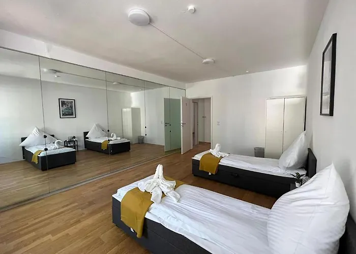 Private At Heumarkt, Center Hostel Κολωνία
