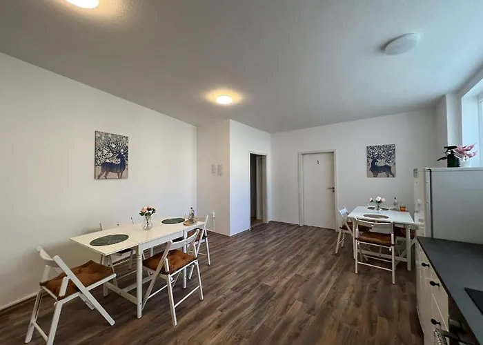 Private At Heumarkt, Center Hostel Κολωνία