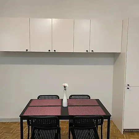 Private At Heumarkt, Center Hostel