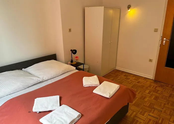 Hostel Private At Heumarkt, Center