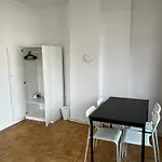 Private At Heumarkt, Center Хостел
