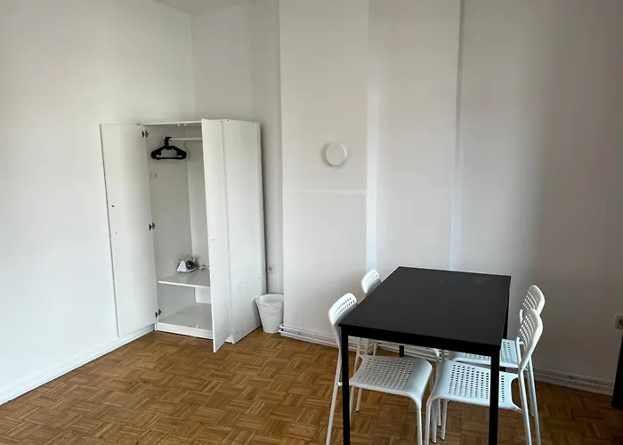 Private At Heumarkt, Center Hostel